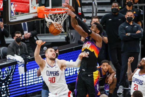 籃球比賽中常見(jiàn)的戰(zhàn)術(shù)有哪些？